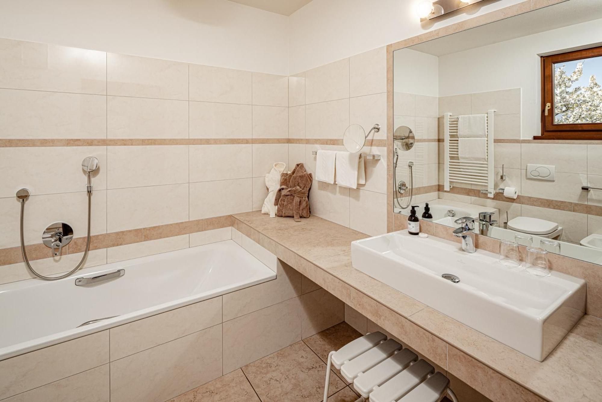 Hotel Haus Am Hang Caldaro Quarto foto