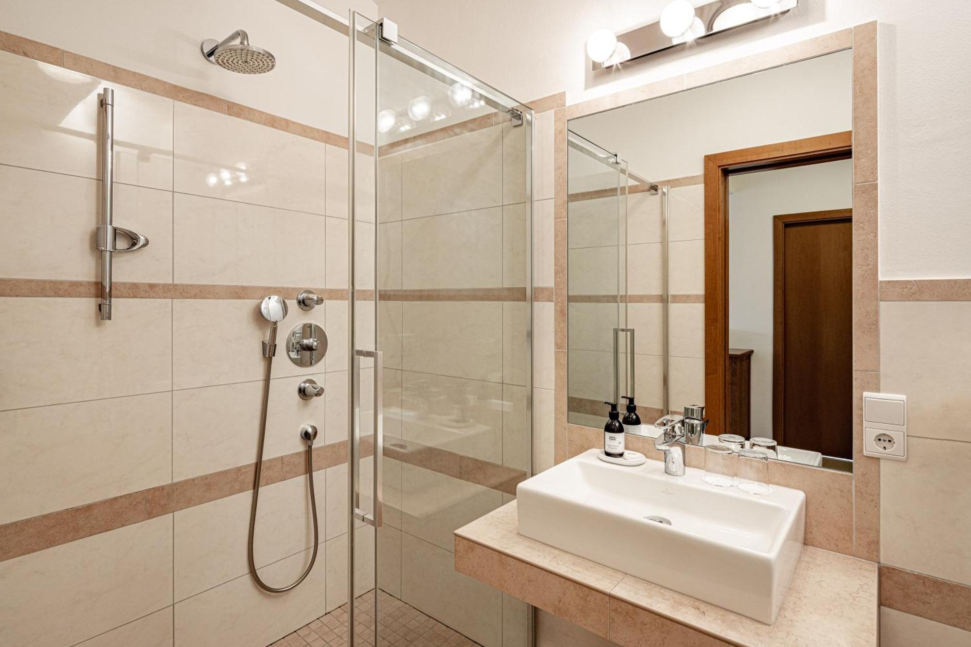 Hotel Haus Am Hang Caldaro Quarto foto